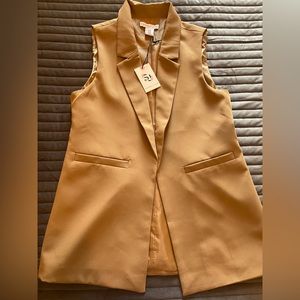 Sincerely Jules sleeveless, blazer-jacket suit vest.